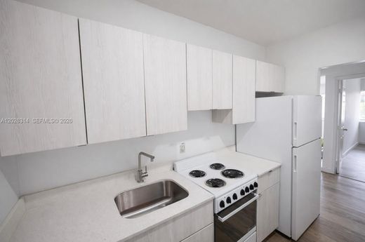 Residential complexes in Miami Beach, Miami-Dade