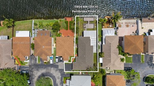 Villa in Pembroke Pines, Broward County