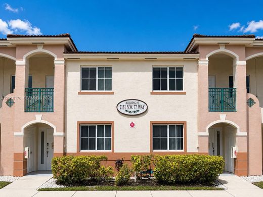 Residential complexes in Pembroke Pines, Broward County
