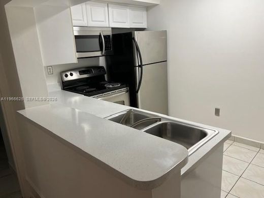 Komplex apartman Miami Lakes, Miami-Dade County