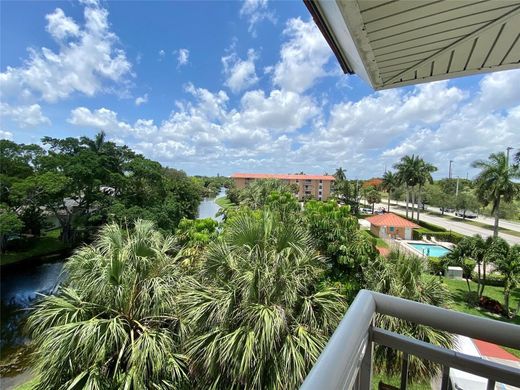 Residential complexes in Estates of Fort Lauderdale  (historical), Broward County