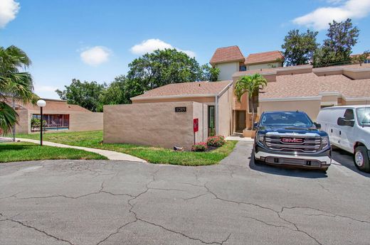 Residential complexes in Boca Raton, Palm Beach