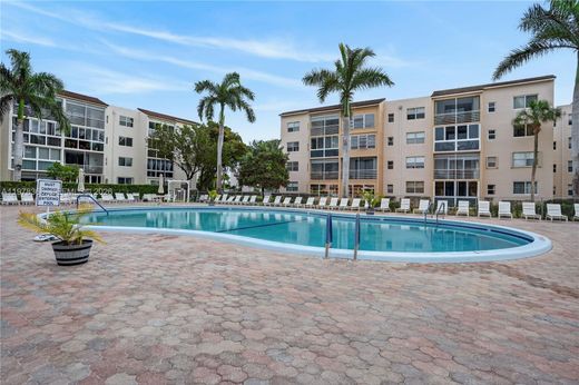 Residential complexes in Lauderdale Lakes, Broward County