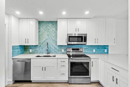 Residential complexes in Boca Raton, Palm Beach