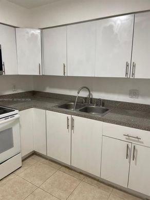 Residential complexes in Oakland Park, Broward County