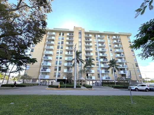 Residential complexes in North Miami, Miami-Dade