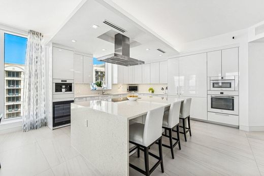 Residential complexes in Palm Beach Shores, Palm Beach