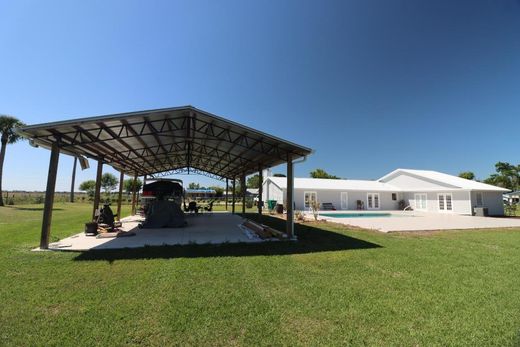 Villa Okeechobee, Okeechobee County