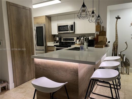 公寓楼  Pembroke Pines, Broward County