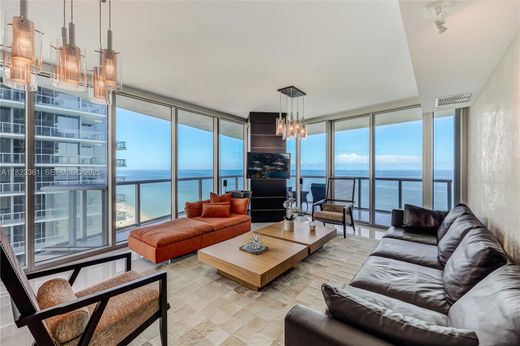 Complexes résidentiels à Sunny Isles Beach, Comté de Miami-Dade