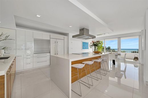 Residential complexes in Key Biscayne, Miami-Dade