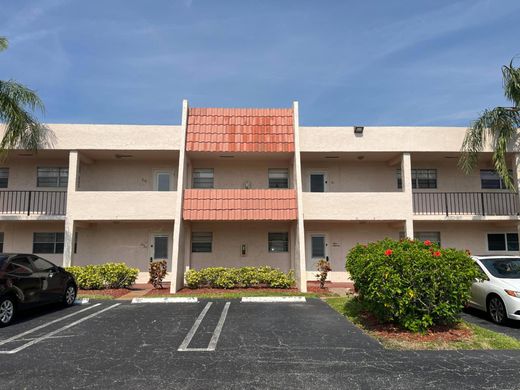 Residential complexes in Delray Beach, Palm Beach