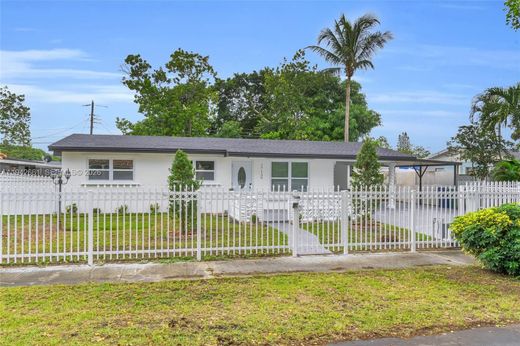 Villa Miami Gardens, Miami-Dade County