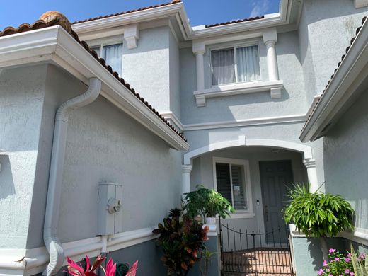 Townhouse in Riviera Beach, Palm Beach