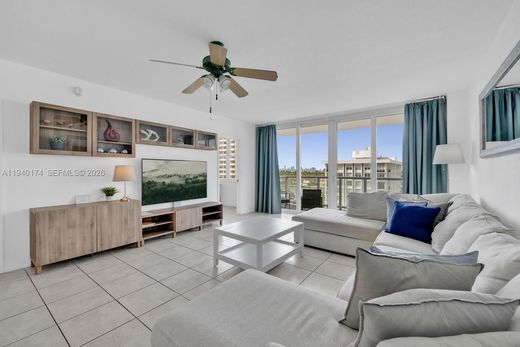 Residential complexes in Miami Beach, Miami-Dade