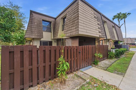 Townhouse in Coral Springs, Broward County
