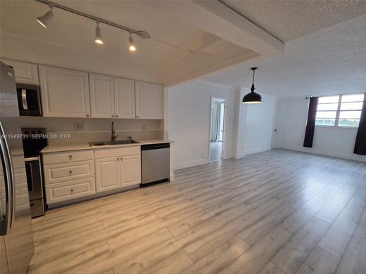 Residential complexes in North Miami Beach, Miami-Dade