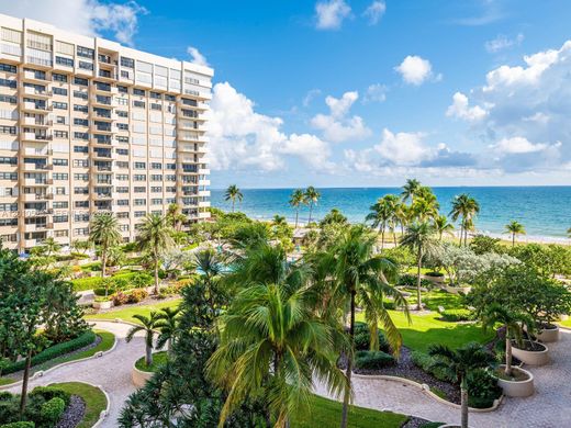 Residential complexes in Lauderdale by the sea, Broward County