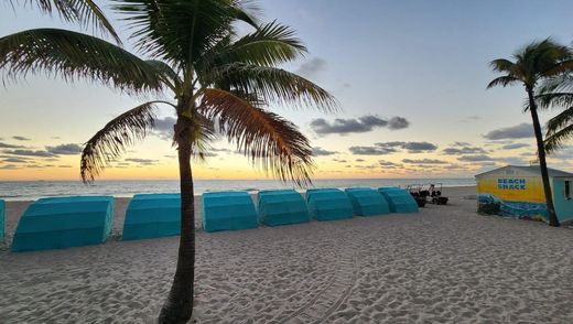 ハリウッド, Broward Countyのアパートメント・コンプレックス