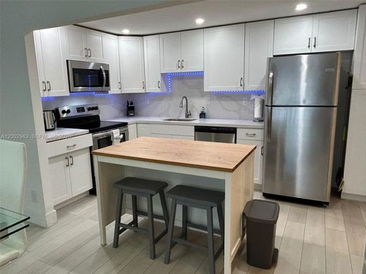 Residential complexes in Sunny Isles Beach, Miami-Dade