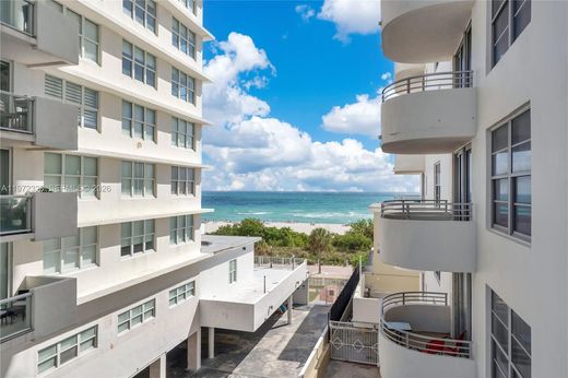 Residential complexes in Miami Beach, Miami-Dade