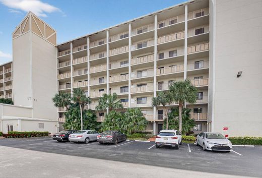 Residential complexes in Delray Beach, Palm Beach