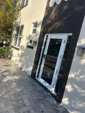 Residential complexes in Fort Lauderdale, Broward County