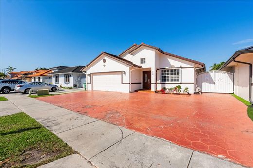 Villa in Miami Terrace Mobile Home, Miami-Dade County