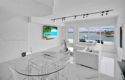 Bal Harbour, Miami-Dade Countyのアパートメント・コンプレックス