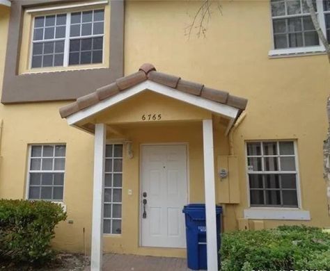 Townhouse in Lauderhill, Broward County