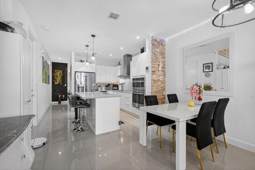 Doral, Miami-Dade Countyのタウンハウス