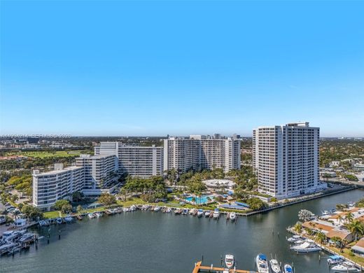 Residential complexes in Hallandale, Broward County