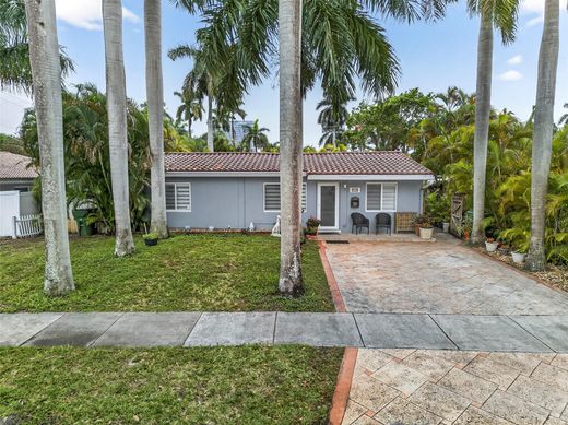 Villa in Hallandale Beach, Broward County