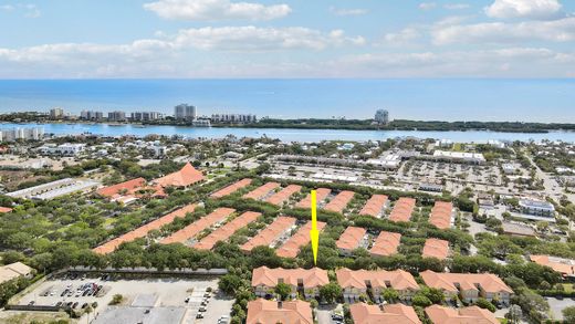 Residential complexes in Tequesta, Palm Beach