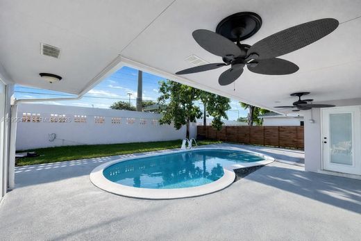 Villa - Pembroke Pines, Broward County