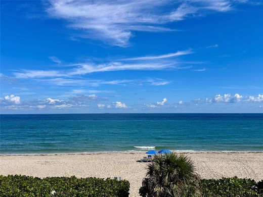 Residential complexes in Hillsboro Beach, Broward County