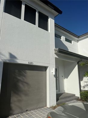 Townhouse in Pembroke Park, Broward County
