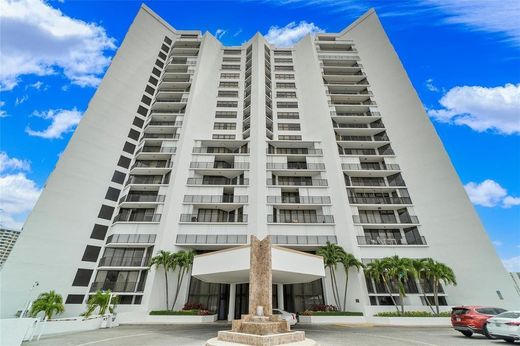 Residential complexes in Hallandale, Broward County