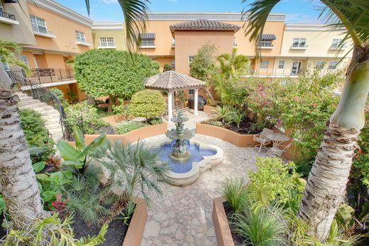 Residential complexes in Fort Lauderdale, Broward County