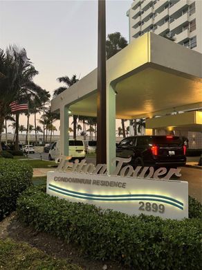 Residential complexes in Miami Beach, Miami-Dade