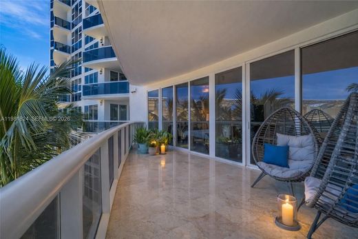 Residential complexes in Miami Beach, Miami-Dade