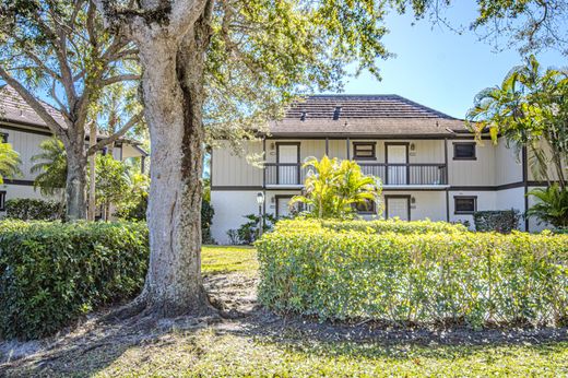 Residential complexes in Wellington, Palm Beach