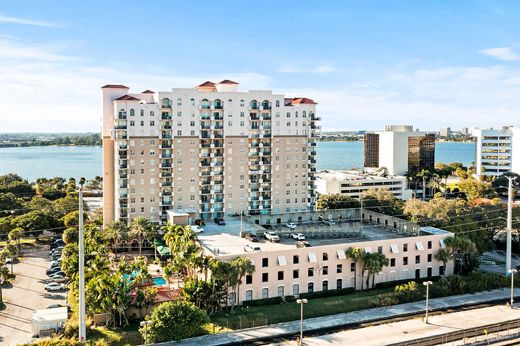 Residential complexes in West Palm Beach, Palm Beach