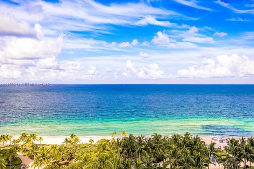 Residential complexes in Bal Harbour, Miami-Dade