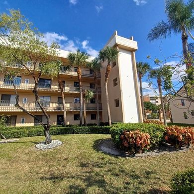 Residential complexes in Lake Worth, Palm Beach