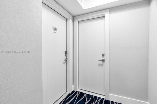 Hallandale Beach, Broward Countyのアパートメント・コンプレックス