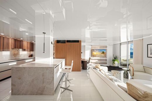 Residential complexes in Miami Beach, Miami-Dade