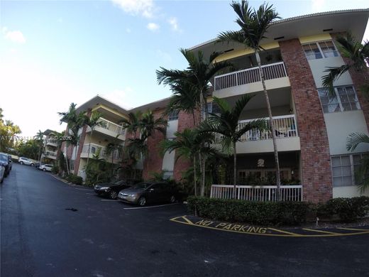 Residential complexes in Fort Lauderdale, Broward County
