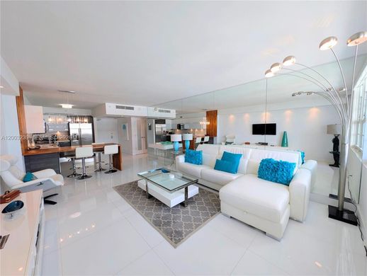 Residential complexes in Miami Beach, Miami-Dade
