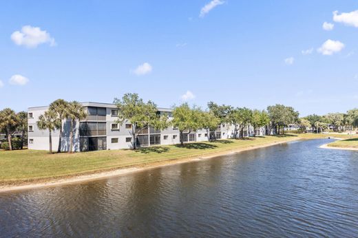 Residential complexes in Delray Beach, Palm Beach